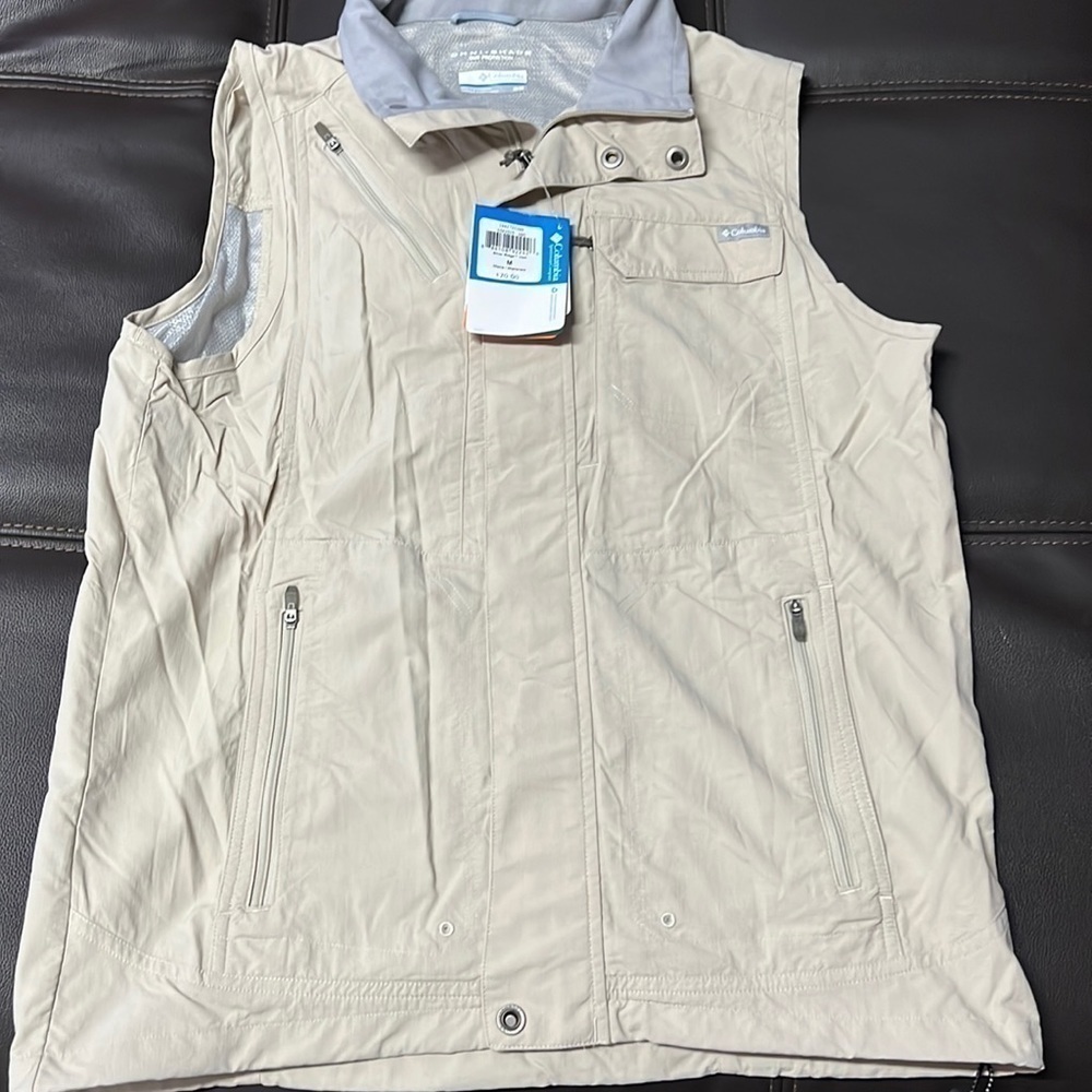 𝅺MEN'S Columbia vest new